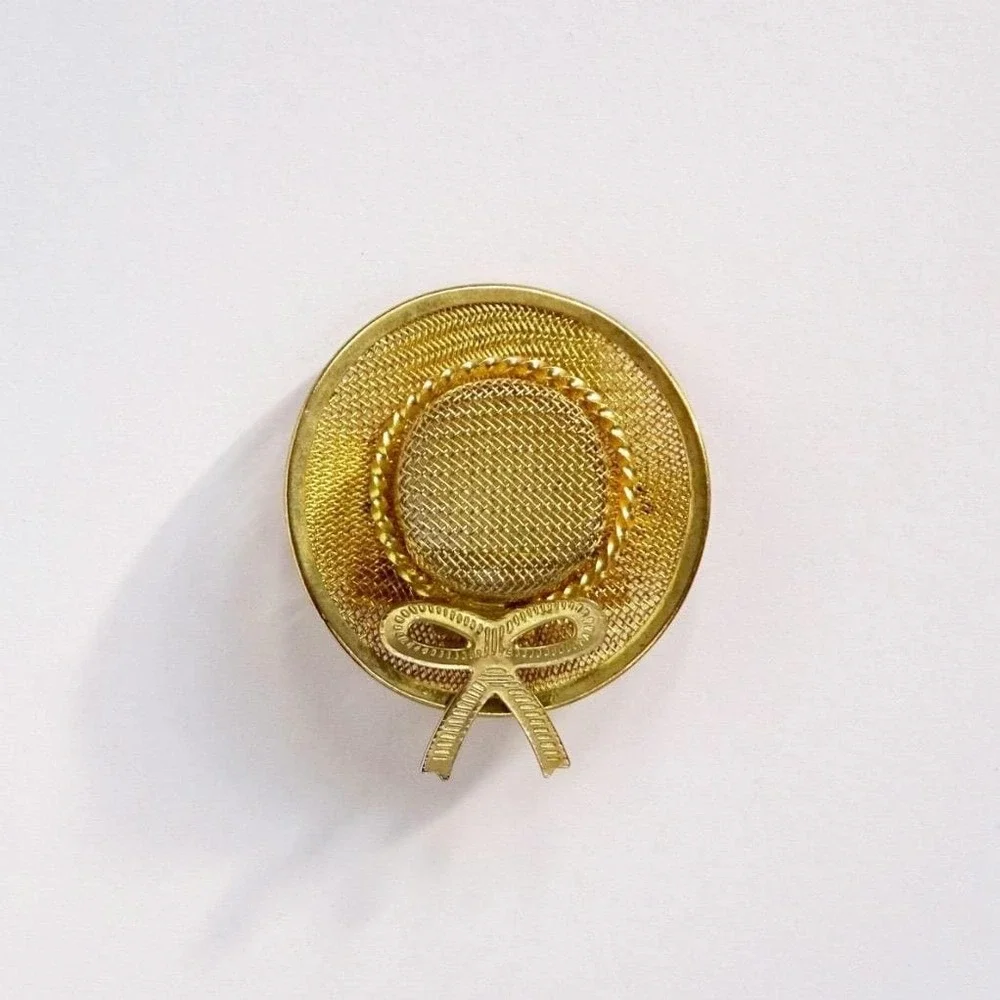 Vintage Gold Tone Mesh Straw Sun Hat Brooch‎ Bow Accent Woven Texture Pin